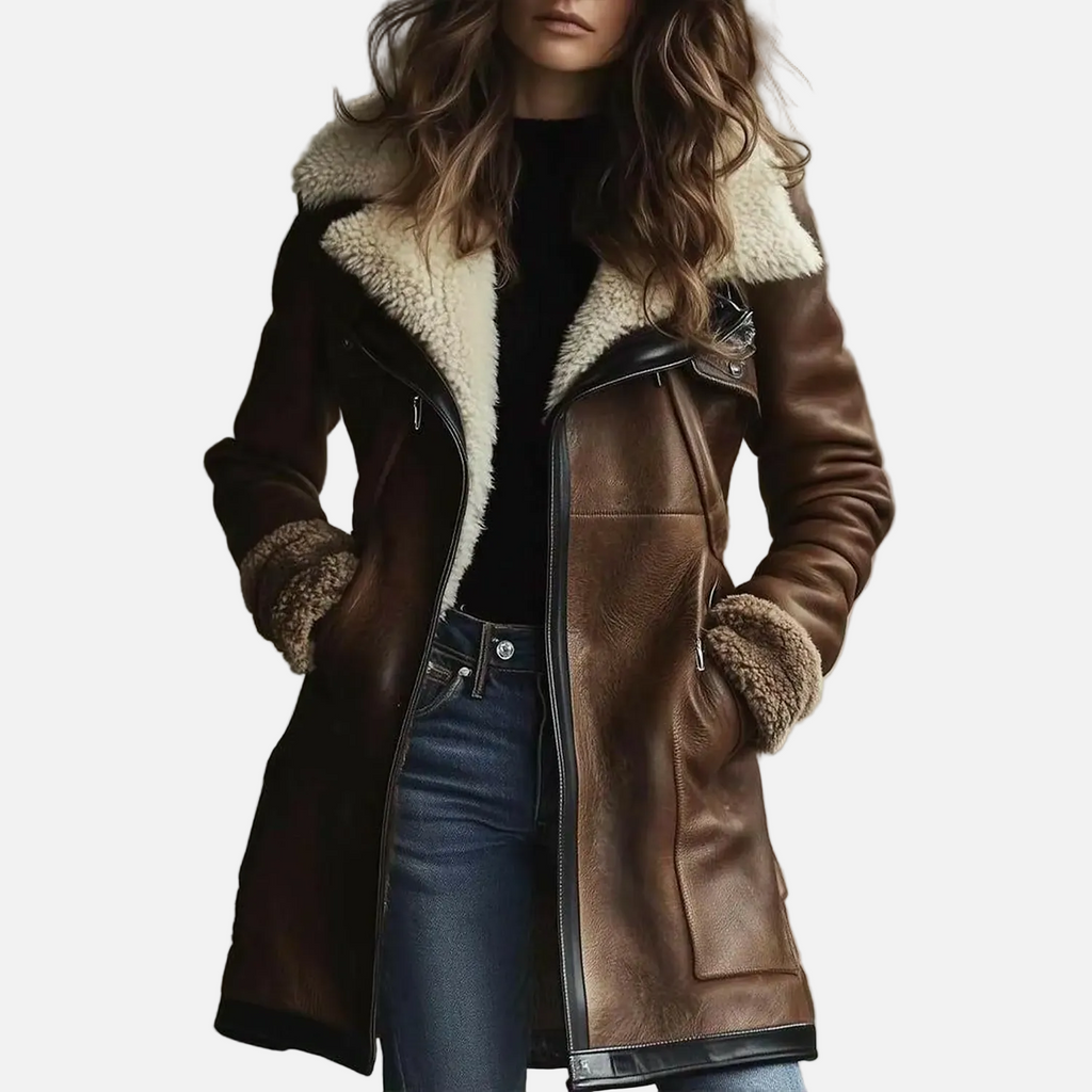 Damski długi płaszcz z brązowego zamszu z jasnym futrzanym kołnierzem i dwurzędowymi guzikami 1