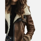 Damski długi płaszcz z brązowego zamszu z jasnym futrzanym kołnierzem i dwurzędowymi guzikami 3