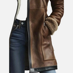 Damski długi płaszcz z brązowego zamszu z jasnym futrzanym kołnierzem i dwurzędowymi guzikami 5