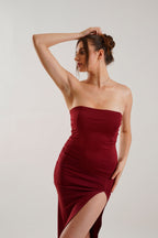 Elegancka Maxi Sukienka Bez Ramiączek z Rozcięciem – Idealna na Wieczorne Wyjścia-Maxi Dresses-Mason Luxor-Moda Perla