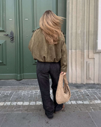 Elegancka Vintage Suede Bomberka - Ponadczasowy Styl i Design-Jackets-Moda Perla-Moda Perla