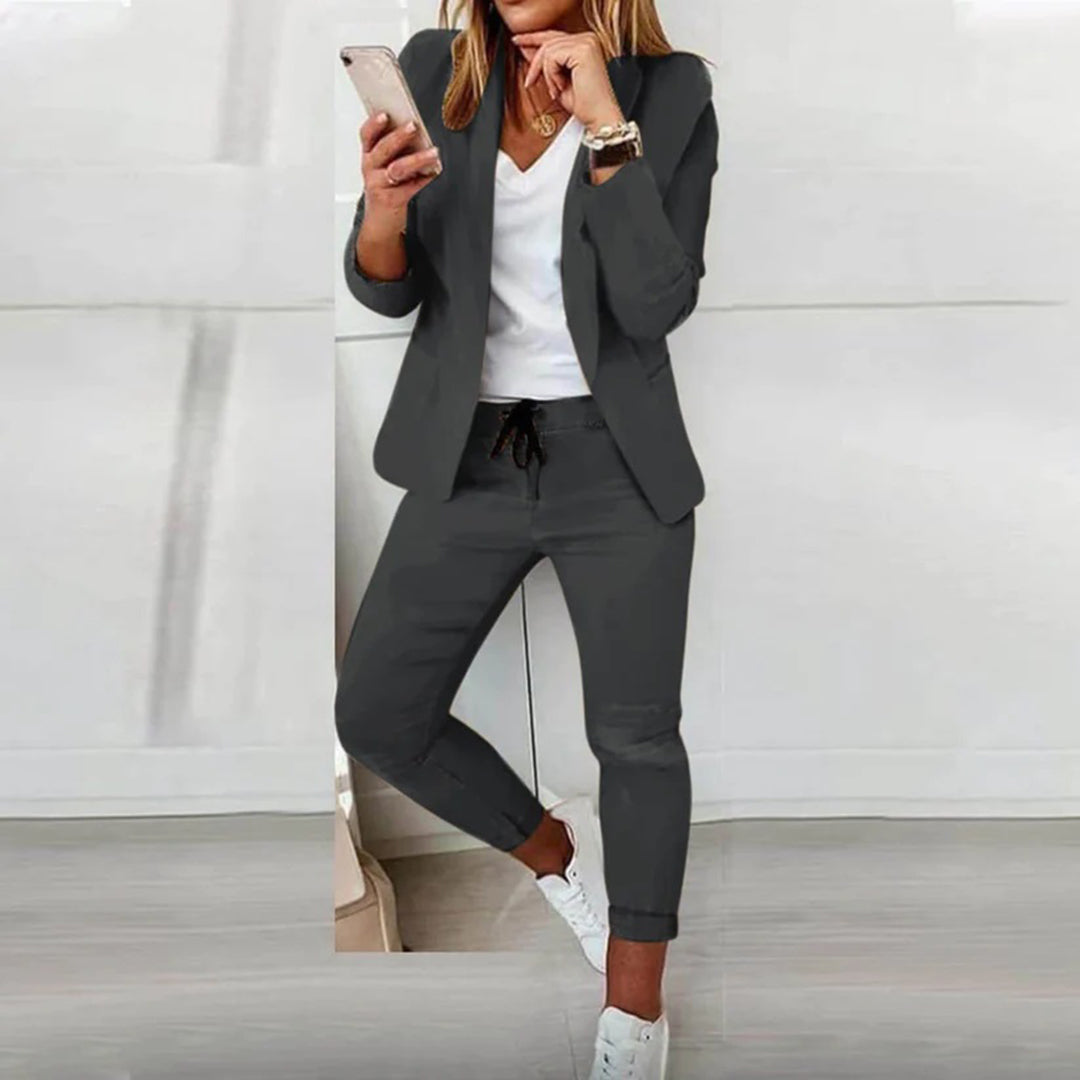 Gala Women's Blazer and Jogger Set | Elegancka Tkanina 3