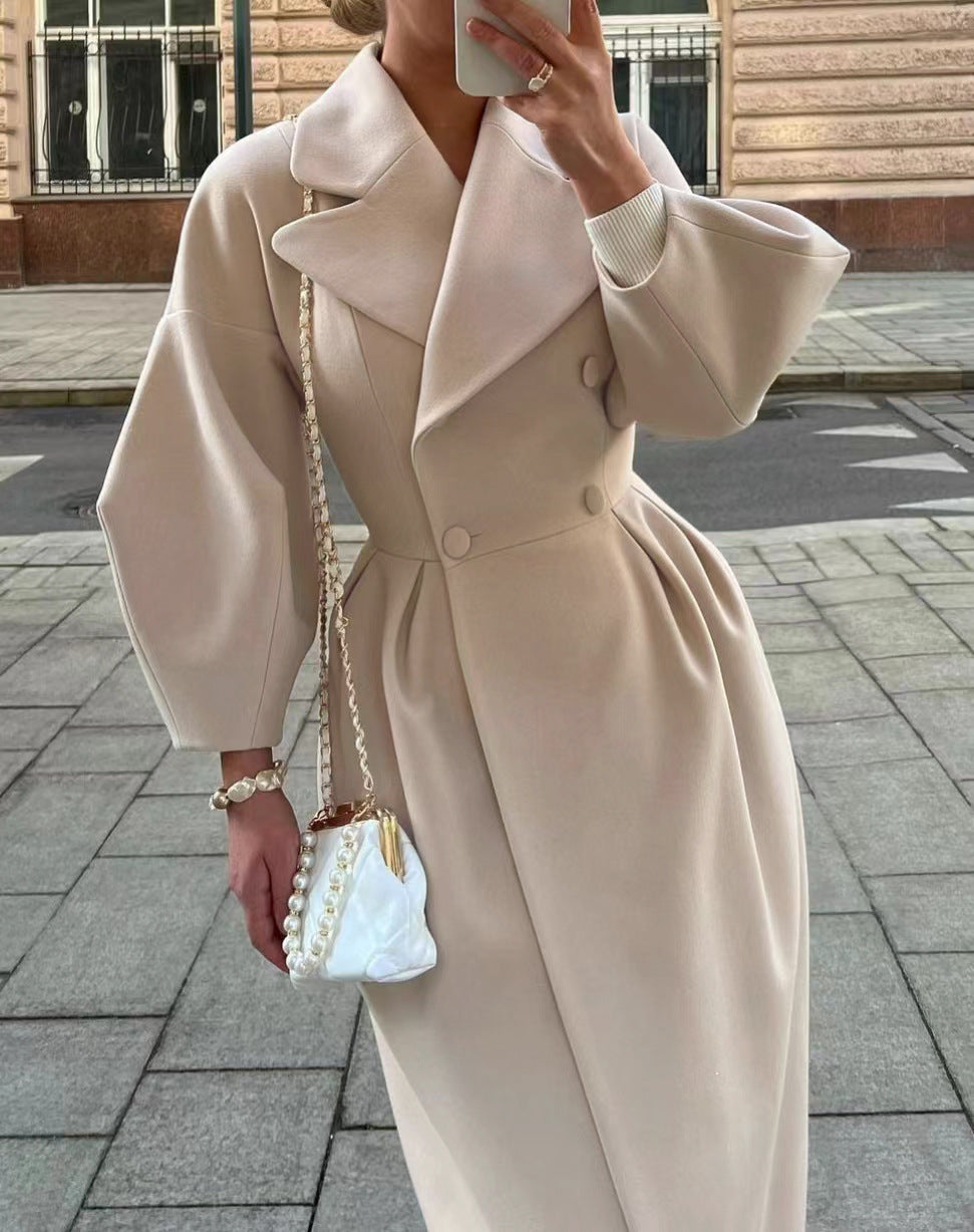 Stylowy Płaszcz dla Kobiet z Lanternowymi Rękawami i Kołnierzem-Trench Coats-Moda Perla-Moda Perla